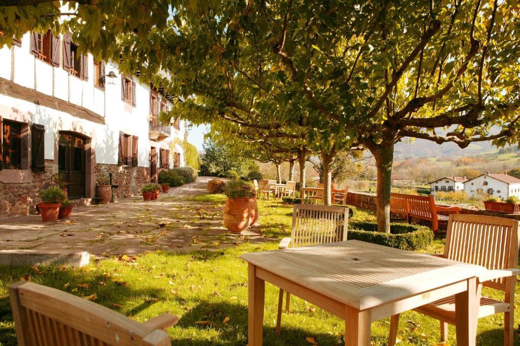 Hotel Senorio De Ursua Arizcun Exterior photo